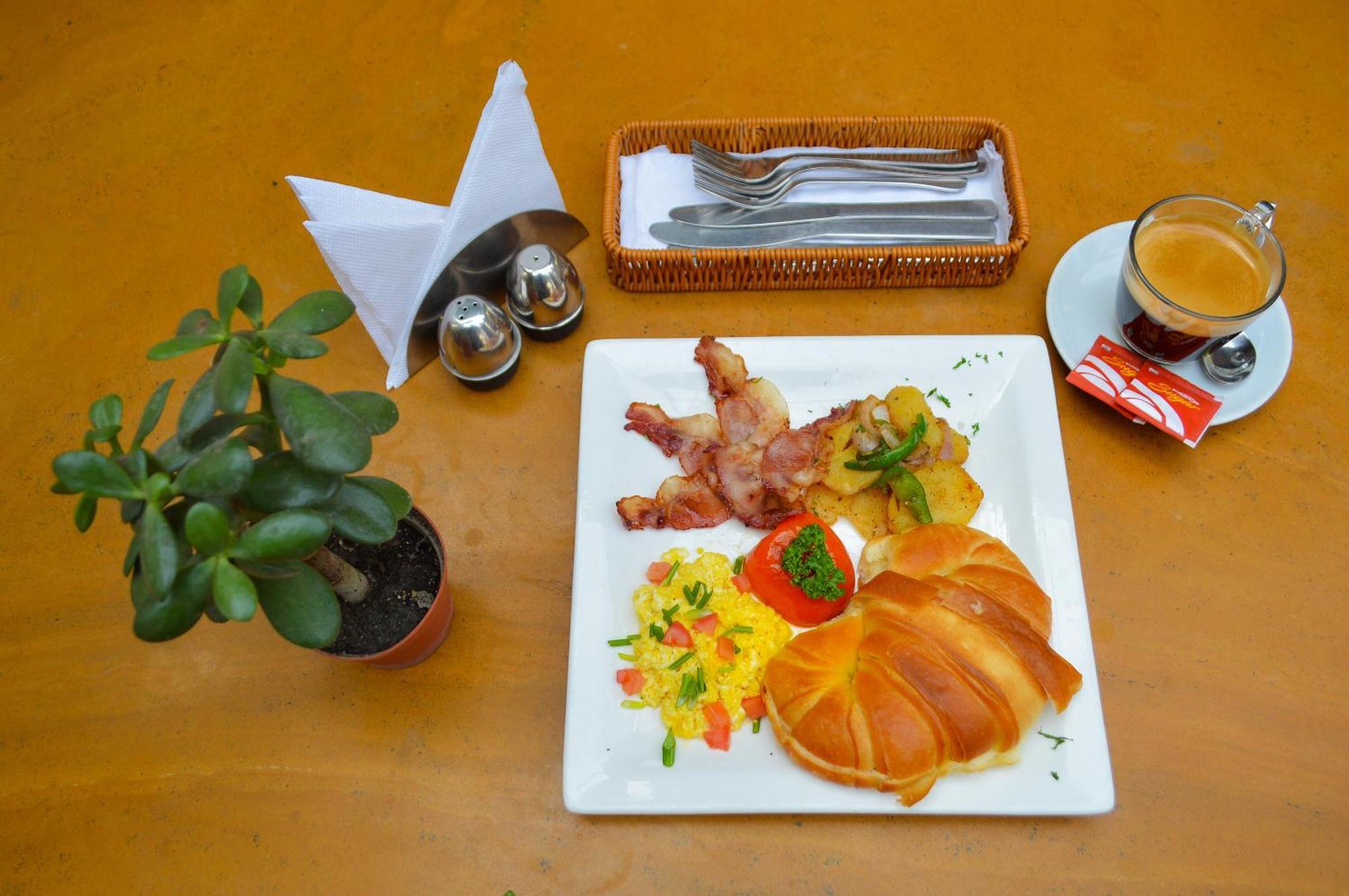 Thamel Grand Hotel Катманду Екстериор снимка