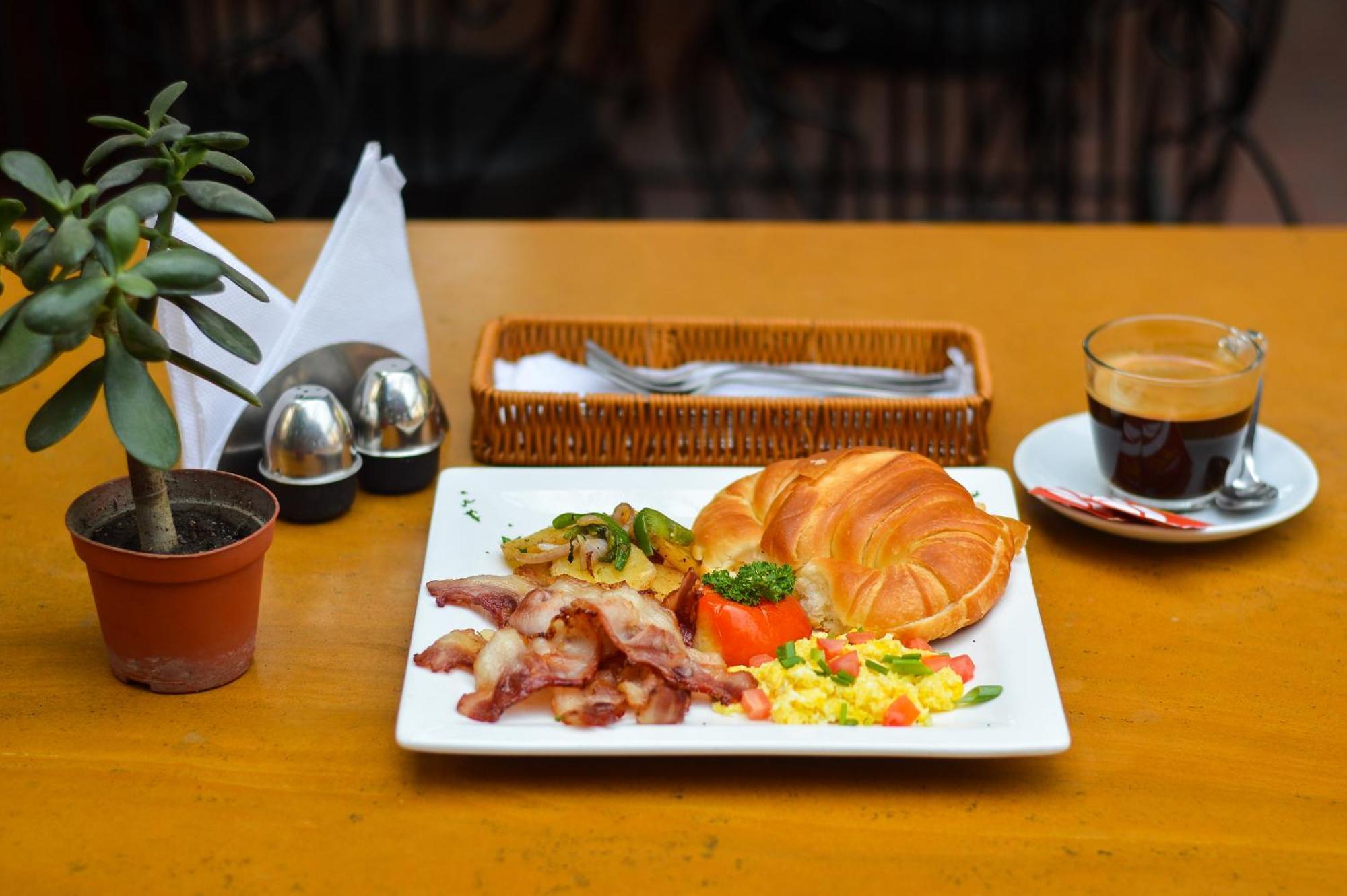 Thamel Grand Hotel Катманду Екстериор снимка