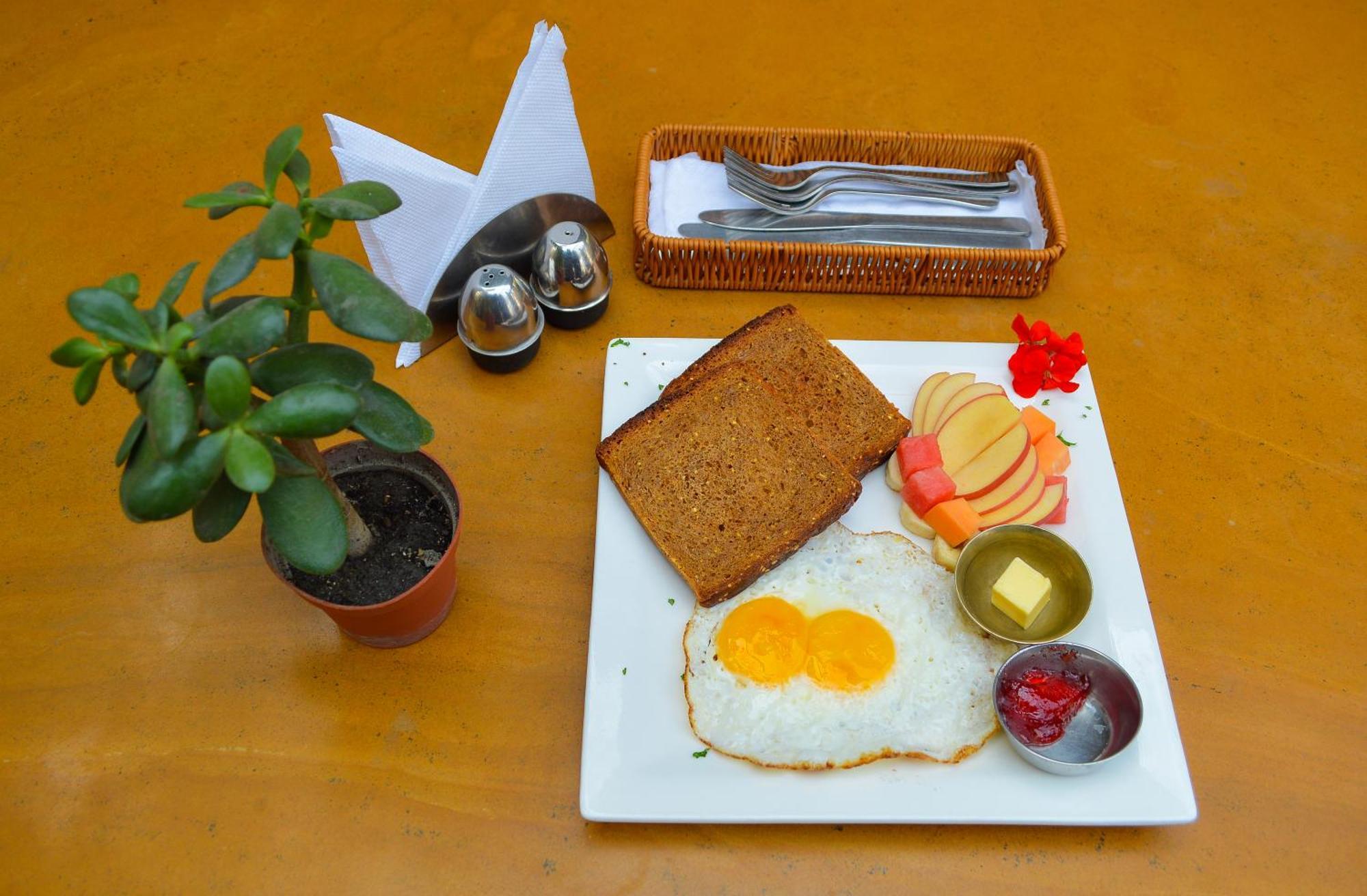 Thamel Grand Hotel Катманду Екстериор снимка