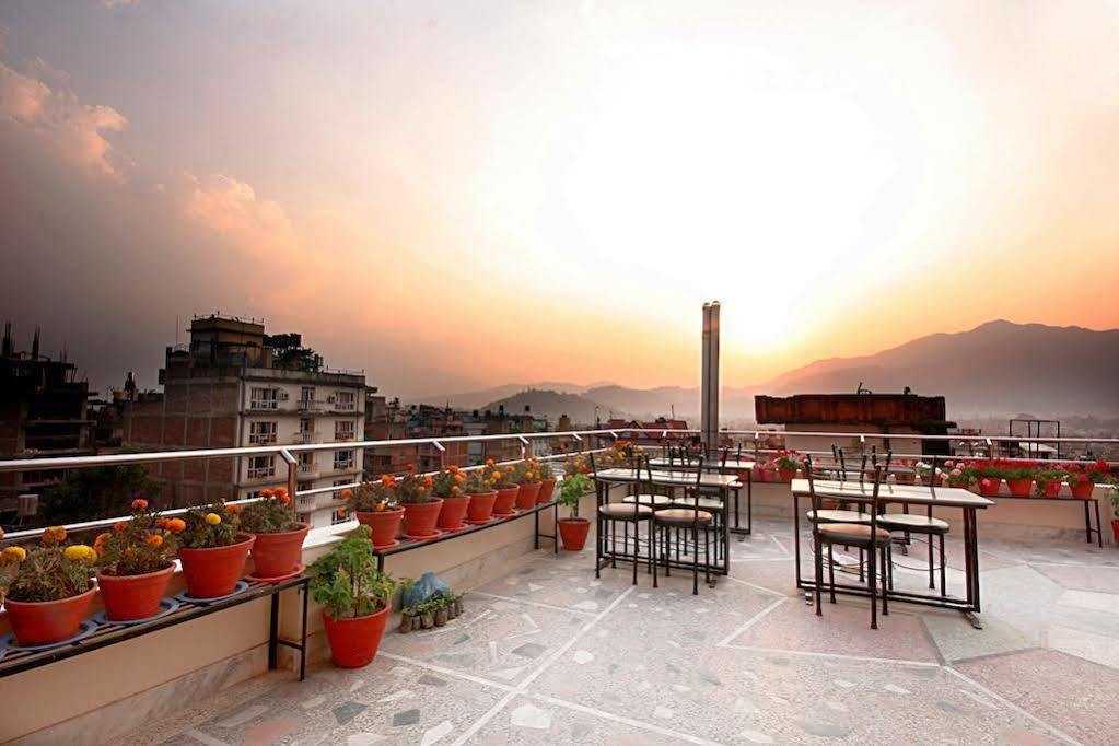 Thamel Grand Hotel Катманду Екстериор снимка