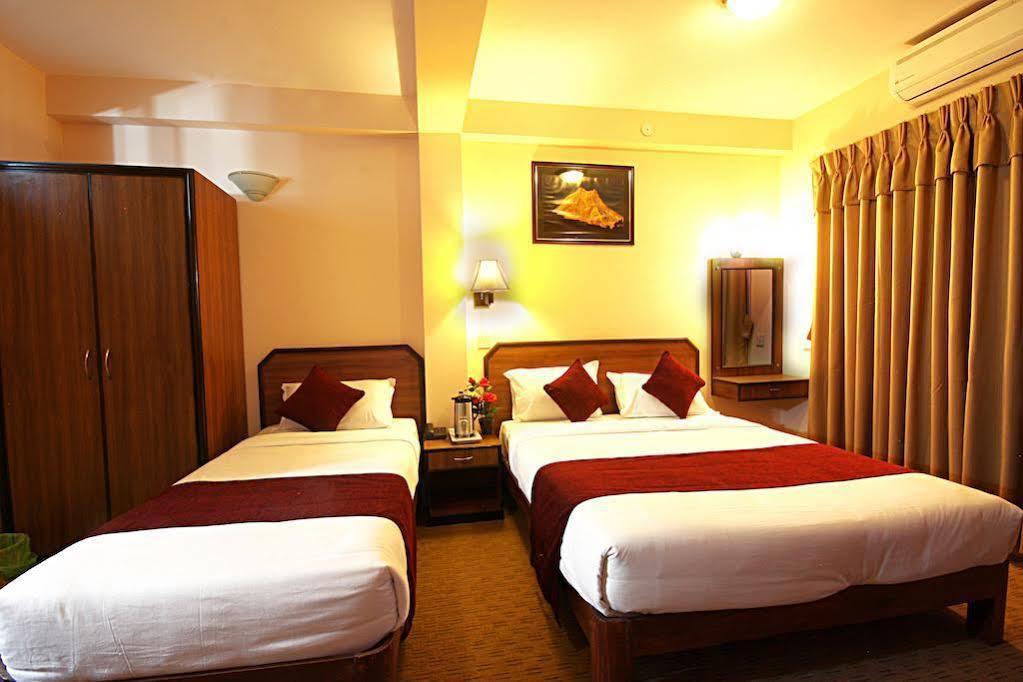 Thamel Grand Hotel Катманду Екстериор снимка