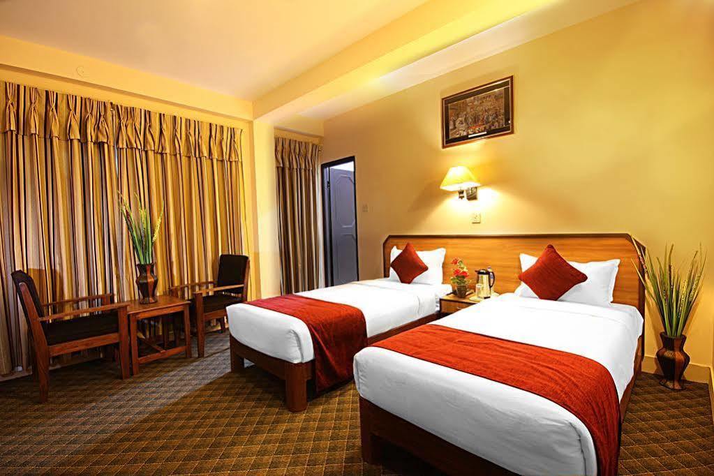 Thamel Grand Hotel Катманду Екстериор снимка