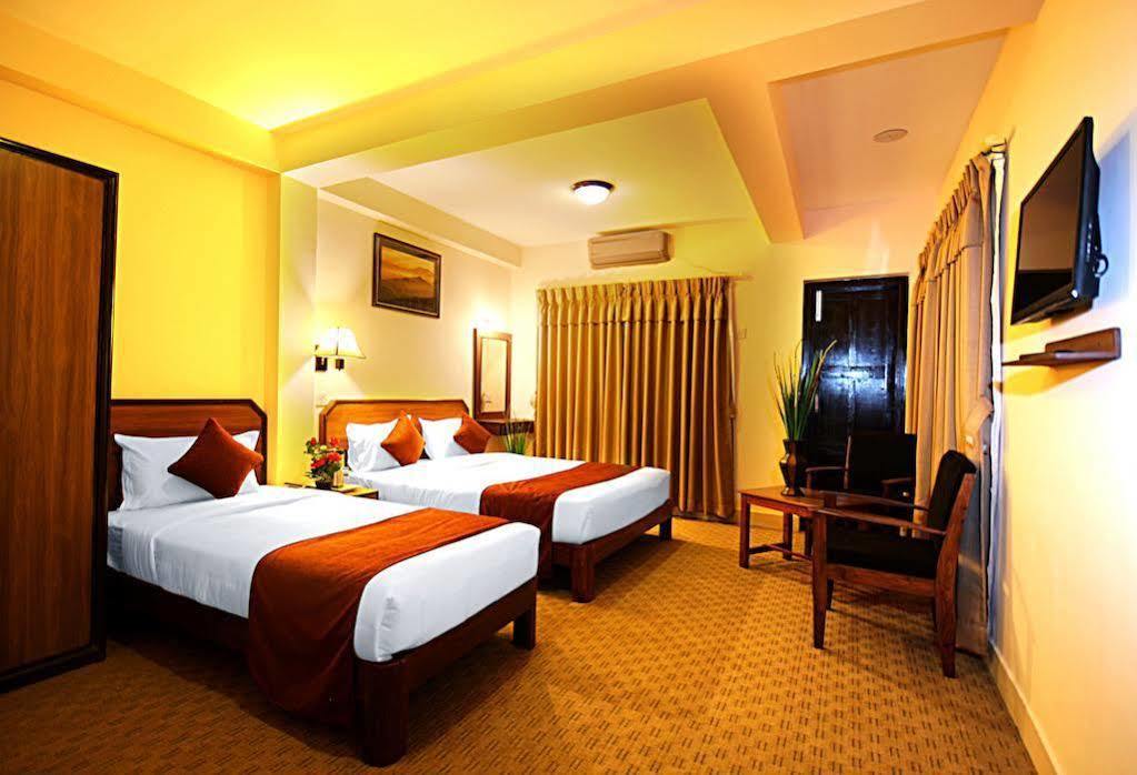 Thamel Grand Hotel Катманду Екстериор снимка